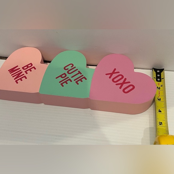 ❤️❤️Adorable Wooden Conversation Hearts Block- NWT - Picture 2 of 3